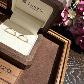 【TANZO.(鍛造指輪)の口コミ】 ホワイトゴールドとイエローゴールドのコンビミル
上下にミル打ちを入れて…