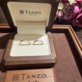 【TANZO.(鍛造指輪)の口コミ】 ホワイトゴールド、イエローゴールドを合わせてコンビミルにしているとこ…