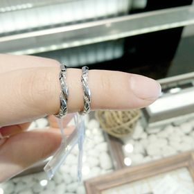 【JEWELRY  KAMATA(ジュエリーかまた)の口コミ】 ストレートはシンプル過ぎるけど、あまりガチャガチャしたデザインもイヤ…