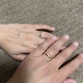 【PORTADA(ポルターダ)の口コミ】 結婚指輪なので、シンプルなデザインを選択しました。
また、お互いの誕生…