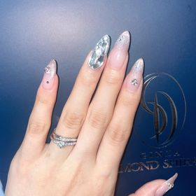 【銀座ダイヤモンドシライシの口コミ】 婚約指輪結婚指輪ともにシライシさんで購入しましたが、側面がなめらかで…