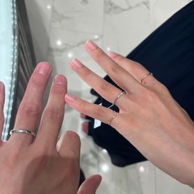 【ティファニー(Tiffany & Co.)の口コミ】 ティファニーらしいシンプルなデザインに惹かれて、試着をしにいきました…