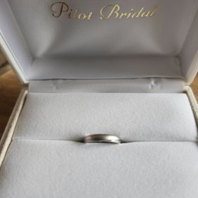 【PILOT BRIDAL(パイロットブライダル)】の口コミ デザインと強度で選びました。ダイヤは内側に入れました。（内側に入れる石...