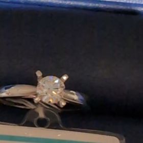 【銀座ダイヤモンドシライシの口コミ】 写真は、デザインにダイヤをセッティングしたものです。
Diana.dはシンプ…