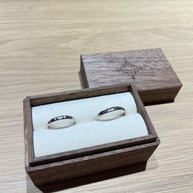 【PORTADA(ポルターダ)の口コミ】 あまりゴージャスすぎず、シンプルなデザインの指輪がある。指にフィット…