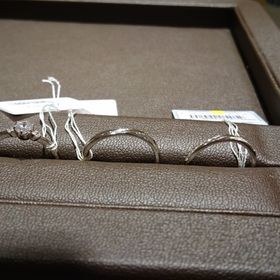 【アイプリモ(I-PRIMO)の口コミ】 気になっていたメレダイヤデザインの指輪で横から見たデザインも素敵で購…