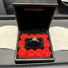 【エクセルコダイヤモンド(EXELCO DIAMOND)の口コミ】 指輪のデザインが細かくてとても綺麗なところと同世代の他の人と同じにな…