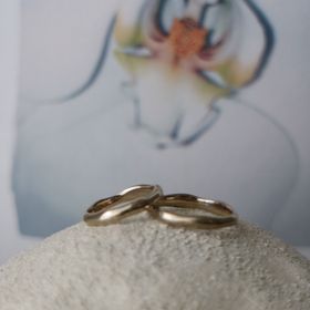 【atelier ST, CAT(アトリエ エスティーキャット)の口コミ】 スーツでもデニムでも合うようなシンプルかつ個性的なデザインに惹かれて…