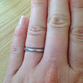 【ティファニー(Tiffany & Co.)の口コミ】 もう1タイプ、細いタイプと悩んでいて、婚約指輪は決まっていたので、重ね…