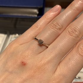 【銀座ダイヤモンドシライシの口コミ】 骨格ウェーブで水かきが大きいため、ウェーブもしくはVラインの指輪、かつ…