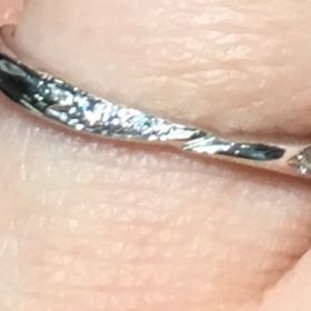 【JEWELRY  KAMATA(ジュエリーかまた)の口コミ】 シンプルな小さいダイヤが入っていて、手の色がワントーン明るく見えるよ…