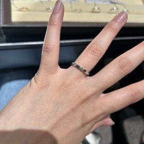 【TASAKI(タサキ)の口コミ】 両方から挟み込まれるようにダイヤが留められているデザインが魅力に感じ…