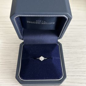 【銀座ダイヤモンドシライシの口コミ】 重ね付けをしたかったので、ストレートを選びました。
このリングは形はス…