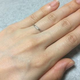 【Love Bond(ラブボンド)の口コミ】 リングは細めの物を探してて試着した時にとても指馴染みが良かったのと、…