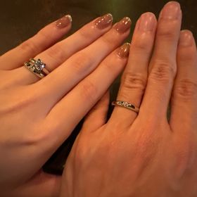 【ハリー・ウィンストン(Harry Winston)】の口コミ 夫婦で同じデザインを付けたいという希望で、シンプルでユニセックスなデザ...