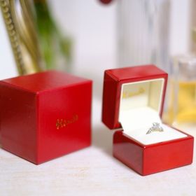 【ケイウノ ブライダル(K.UNO BRIDAL)の口コミ】 ダイヤの品質にこだわった。
滑らかな曲線のフォルムが相手に合う形だった…