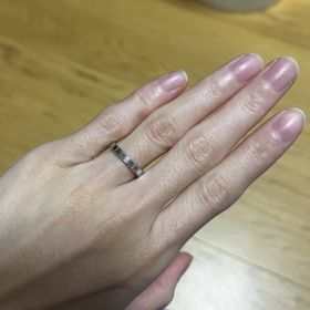 【ショパール(Chopard)の口コミ】 ショパールのアイスキューブ、真ん中にダイヤの一つついたデザインです。
…