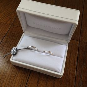 【STAR JEWELRY(スタージュエリー)の口コミ】 主人がウェーブのデザインがいいとの強いこだわりがあり、主人の気に入る…