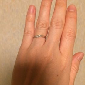 【銀座ダイヤモンドシライシの口コミ】 まずつけた感じがとても軽く、飽きのこないデザインも気に入りました。い…