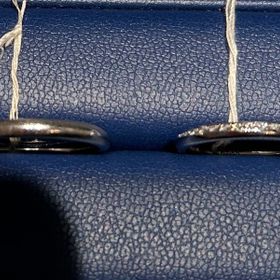 【銀座ダイヤモンドシライシの口コミ】 ストレートラインで、かつデザイン性のある指輪を探していて、ダイヤモン…