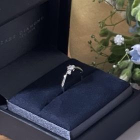 【ラザール ダイヤモンド(LAZARE DIAMOND)の口コミ】 デザインがとてもすてきだった。
ストレートだと普通すぎるが、ギラギラし…