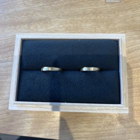 【出雲結(いずもゆい)の口コミ】 ゴールド、幅が広い、唯一無二なデザインがポイントです。新婦側の指輪に…