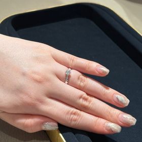 【ショーメ(CHAUMET)の口コミ】 婚約指輪としては唯一無二のデザインで、特別な時におしゃれアイテムとし…