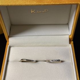 【ケイウノ ブライダル(K.UNO BRIDAL)の口コミ】 付け心地がよく、太すぎない
セミオーダーで、素材を選んだりマット加工し…
