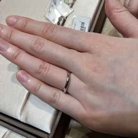 【ブルガリ(BVLGARI)の口コミ】 婚約指輪もブルガリにしたのですが、その指輪と重ね付けしたとき、結婚指…