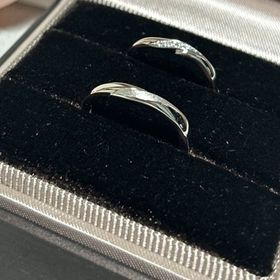 【アイプリモ(I-PRIMO)の口コミ】 ダイヤモンドが少なすぎず多すぎない、女性の方は横どちらから見てもダイ…