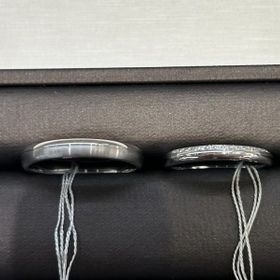 【アイプリモ(I-PRIMO)の口コミ】 デザイン性のあるストレートラインの指輪を探していて、こちらが目に留ま…