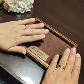 【TANZO.(鍛造指輪)の口コミ】 デザイン　シンプルかつ重厚のある指輪
素　　材　プラチナにピンクゴール…