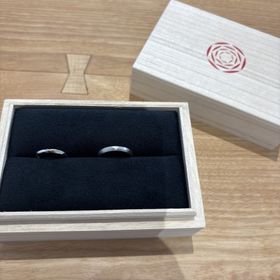 【出雲結(いずもゆい)の口コミ】 シンプルかつ、波打ったデザインが素敵です。さらに、マット加工もするこ…