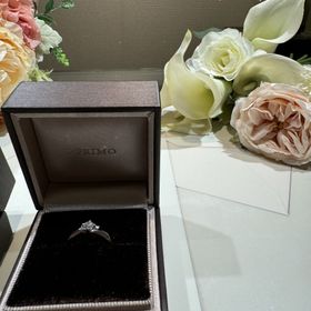 【アイプリモ(I-PRIMO)の口コミ】 ダイヤの両端にもストーンがあって見た目が可愛い。
ダイヤの輝きがどの方…