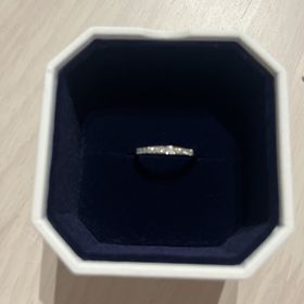 【4℃ BRIDAL(ヨンドシーブライダル)の口コミ】 エレガントでとても品がありきれいでした
高価なものですごく迷いましがと…