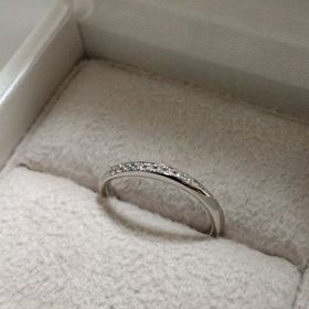 【ENUOVE(イノーヴェ)の口コミ】 綺麗なウェーブの形で、指を綺麗に見せてくれると感じました。ダイヤモン…