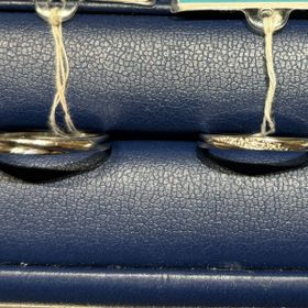 【銀座ダイヤモンドシライシの口コミ】 結婚指輪は常に身につけるものなので、あまりゴツゴツとしていないつけて…