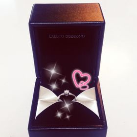 【エクセルコダイヤモンド(EXELCO DIAMOND)の口コミ】 ミル打ちがとても可愛い!!そしてダイヤを止めてある爪はハートの形になっ…