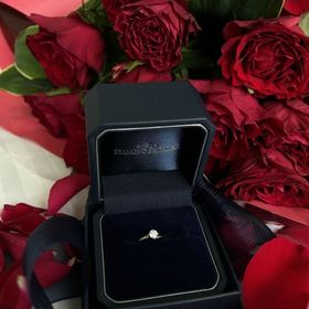 【銀座ダイヤモンドシライシの口コミ】 着け心地が他のブランドと段違いによく、長く付けられると思います。
また…