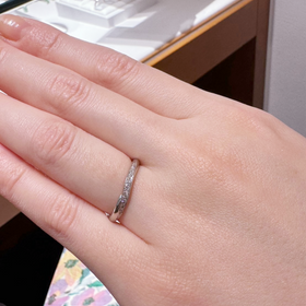 【銀座ダイヤモンドシライシの口コミ】 指の節があったり慣れないこともあったりして、つけ外しが少し難しかった…