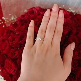 【ラザール ダイヤモンド(LAZARE DIAMOND)の口コミ】 まず、なんと言ってもダイヤモンドの輝きが素晴らしいです。
私はこだわり…