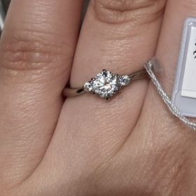 【アイプリモ(I-PRIMO)の口コミ】 手や指の特徴から、ウェーブタイプのリングが似合うと言っていただき、試…