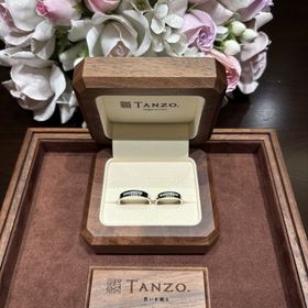 【TANZO.(鍛造指輪)の口コミ】 沢山のサンプルの中から、二人の好みでシンプルな物を選びました。
そこか…