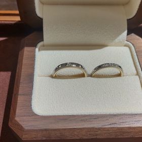 【TANZO.(鍛造指輪)の口コミ】 ゴールドを2種類選んだのですが、他のお店では見たことのない“グリ…