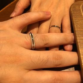 【ティファニー(Tiffany & Co.)の口コミ】 プラチナの割合が高く傷みにくいです。
デザインも豊富で、文字を入れる場…