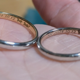 【ケイウノ ブライダル(K.UNO BRIDAL)の口コミ】 アフターサービスの良さとデザインで決めました
刻印もデザイナーさんが色…