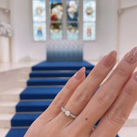 【ティファニー(Tiffany & Co.)の口コミ】 ハーフエタニティに、一粒ダイヤがついているタイプの婚約指輪です。ひっ…