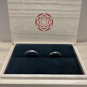 【出雲結(いずもゆい)の口コミ】 指輪はシンプルで流行り廃りのないようなデザインになっています。女性用…