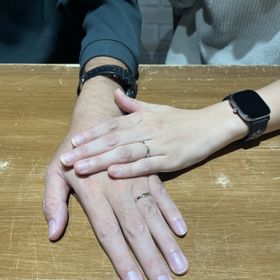 【LORENOVEL(ロアノベル)】の口コミ シンプルなデザインでつけやすい。色も2色で遊び心があり、どんな服装にも...