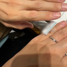 【銀座ダイヤモンドシライシの口コミ】 指輪をつけ慣れていないため、細身であることを希望していました。形は、…